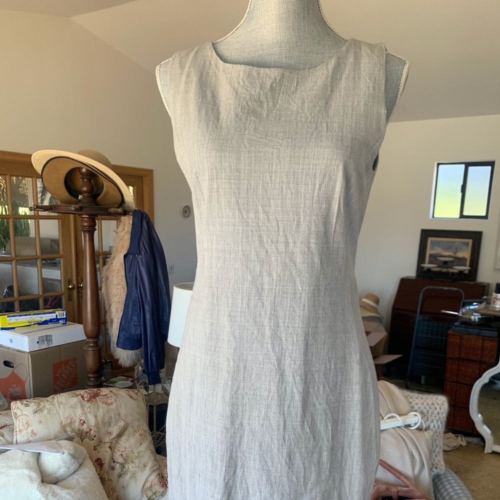 Fitted sleeveless dress